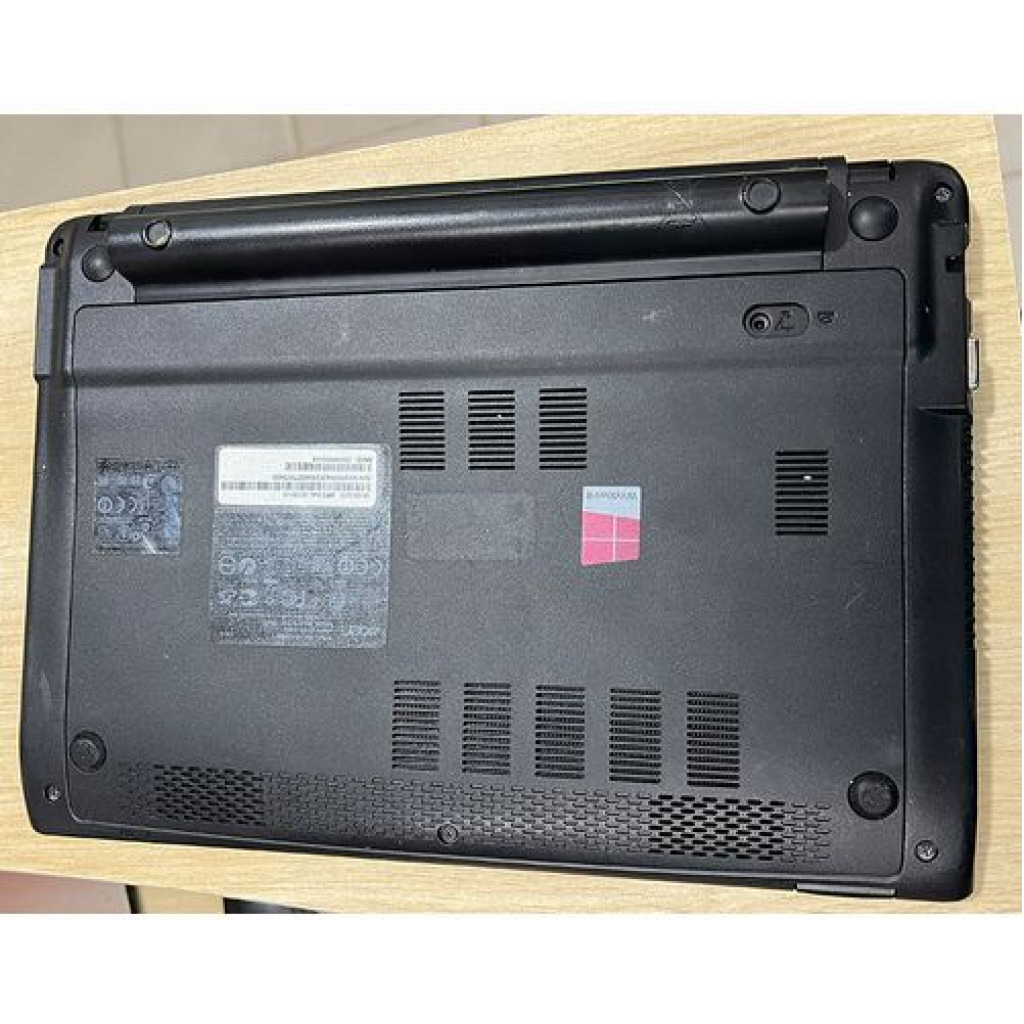 Acer V5 / travelmate.4GB RAM 320GB,3-5Hrs,12" - Black(Refurbished)