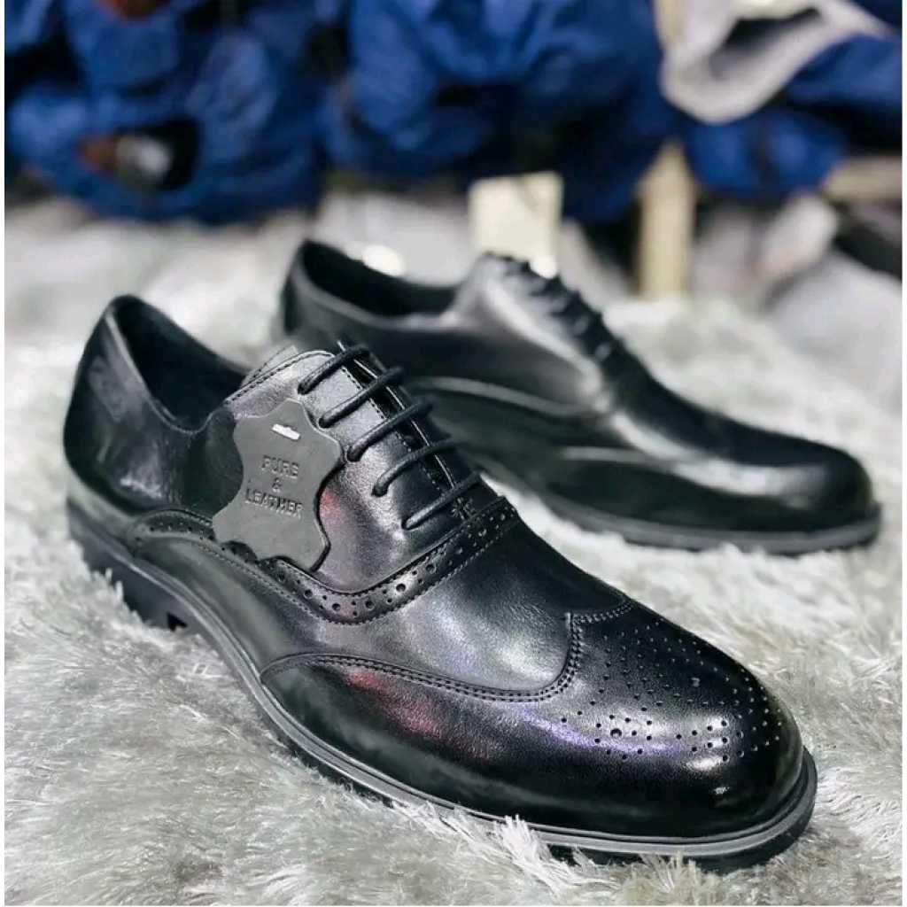 Men's Clarks Gentle Shoe Boot-Black - TilyExpress Uganda