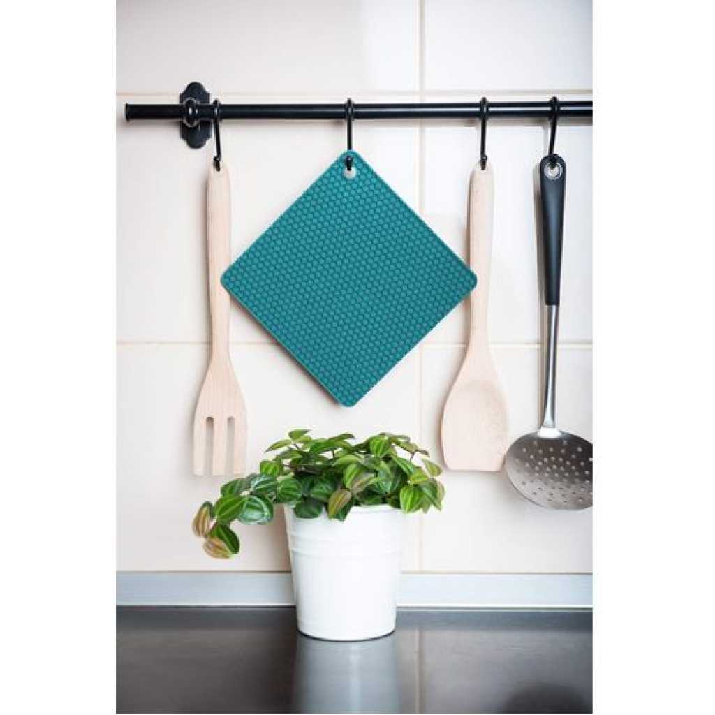 4 PC Square Silicone Trivet Pot Holders Drying Heat Resistant Non-Slip Mats Cup Coasters- Green.