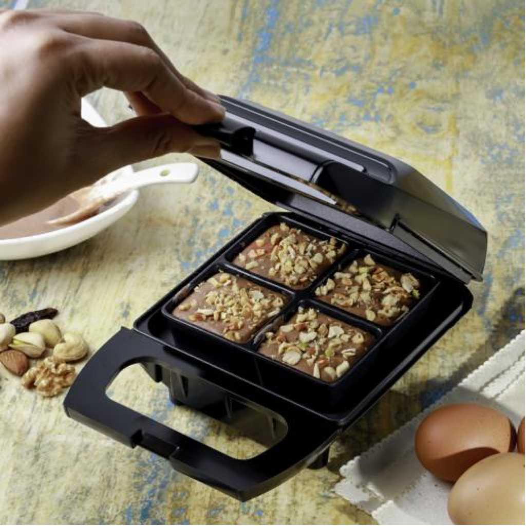 Geepas 4Pcs Brownie MakerBrownie Maker, 4 Bites At A Time, GBM63050 | Non-Stick Cooking Plate | Safety Lock | Cool Touch Handles | Skid -Resistance Feet | Power On & Ready Indicator - 600W